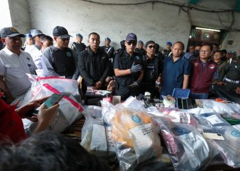 Personel BNN RI bersama TNI AD, Bareskrim, dan Polda Metro Jaya saat menggelar operasi gabungan di kawasan Berlan, Matraman, Jakarta Timur, Selasa (25/11/2025). (Dok: BNN RI)