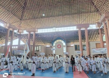 Ketua Pengprov Perkemi Jambi Adri SH, MH membuka secara resmi Kejurprov Kempo 2025 yang diikuti 120 atlet dari tujuh kabupaten/kota di Jambi, Jumat, 28 November 2025. (Dok: Alpin)