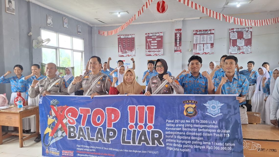 Satgas Preemtif Ops Zebra 2025 Gencarkan Sosialisasi Keselamatan ke Pelajar SMAN 2 Jambi. (Dok: Alpin)