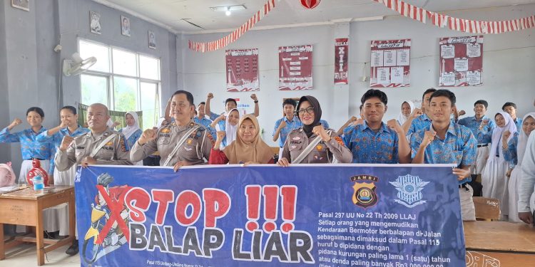 Satgas Preemtif Ops Zebra 2025 Gencarkan Sosialisasi Keselamatan ke Pelajar SMAN 2 Jambi. (Dok: Alpin)