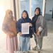 Perwakilan Keluarga Warga Binaan Saat Menunjukkan Surat Menolak Proses Autopsi di RS Bhayangkara, Kota Jambi. (Dok: Alpin)