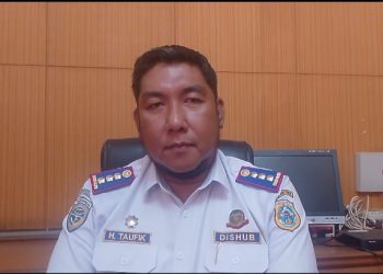 Kepala Dinas Perhubungan Kabupaten Tanjabtim, Taufik Hidayat di ruang kerjanya. Selasa 4 November 2025. (Dok: Rahmat)