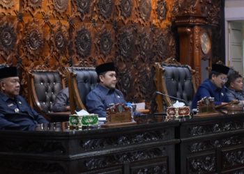 Bupati Merangin M. Syukur menyampaikan usulan 10 Ranperda Propemda 2026 dalam rapat paripurna DPRD Merangin, Jumat (28/11). (Dok: Rahmat)