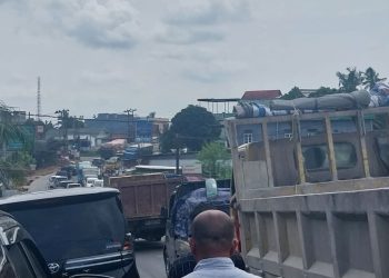 Kondisi kepadatan arus lalu lintas di kawasan Mendalo, akses utama menuju Tol Pijoan. (DOk: Rudi)