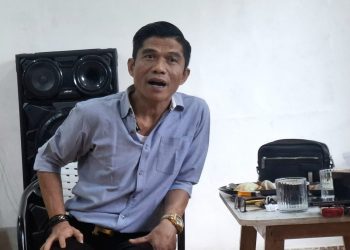 Kepala Ombudsman RI Perwakilan Jambi, Saiful Roswandi, memaparkan lonjakan laporan masyarakat dalam acara coffee morning bersama insan media di Jambi, Jumat (12/2/2025). (Dok: Rahmat)