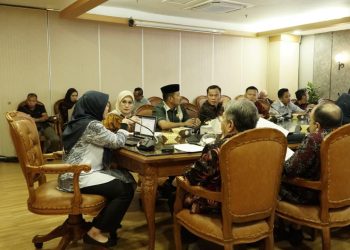 Wakil Ketua Komisi IV DPRD Provinsi Jambi Rusli Kamal Siregar memimpin rombongan melakukan konsultasi ke Ditjen GTK Kemendikbudristek terkait kebutuhan guru akibat gelombang pensiun besar-besaran di Direktorat Jenderal GTK, Jakarta. (Dok: DPRD Provinsi Jambi