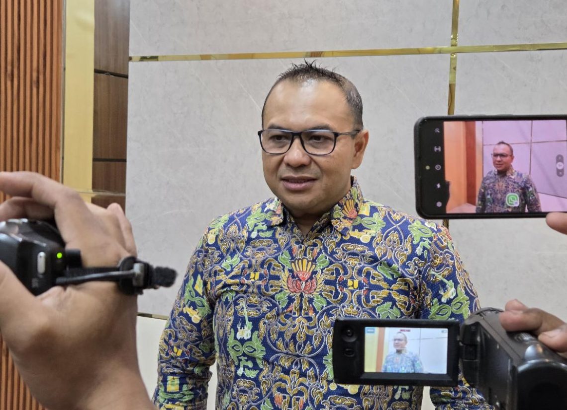 Kepala BPJN Jambi, Dedy Hariadi saat diwawancarai diruang kerjanya. (Dok: Rudi)