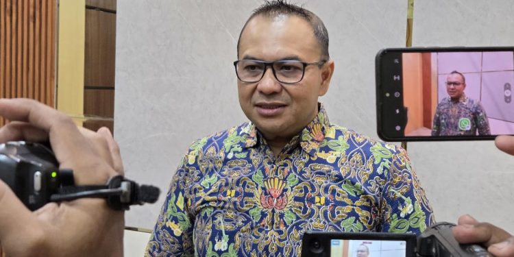 Kepala BPJN Jambi, Dedy Hariadi saat diwawancarai diruang kerjanya. (Dok: Rudi)