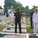 Danrem 042/Gapu Brigjen TNI Heri Purwanto memimpin Ziarah Rombongan Hari Juang TNI AD ke-80 di TMP Satria Bhakti Jambi. (Dok: Rudi)