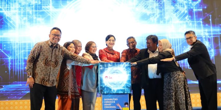 Kepala Eksekutif Pengawas Perilaku Pelaku Usaha Jasa Keuangan, Edukasi dan Pelindungan Konsumen OJK, Friderica Widyasari Dewi, memberikan sambutan pada kegiatan Edukasi Keuangan Hari Disabilitas Internasional 2025 di Jakarta. (Dok: Rudi)