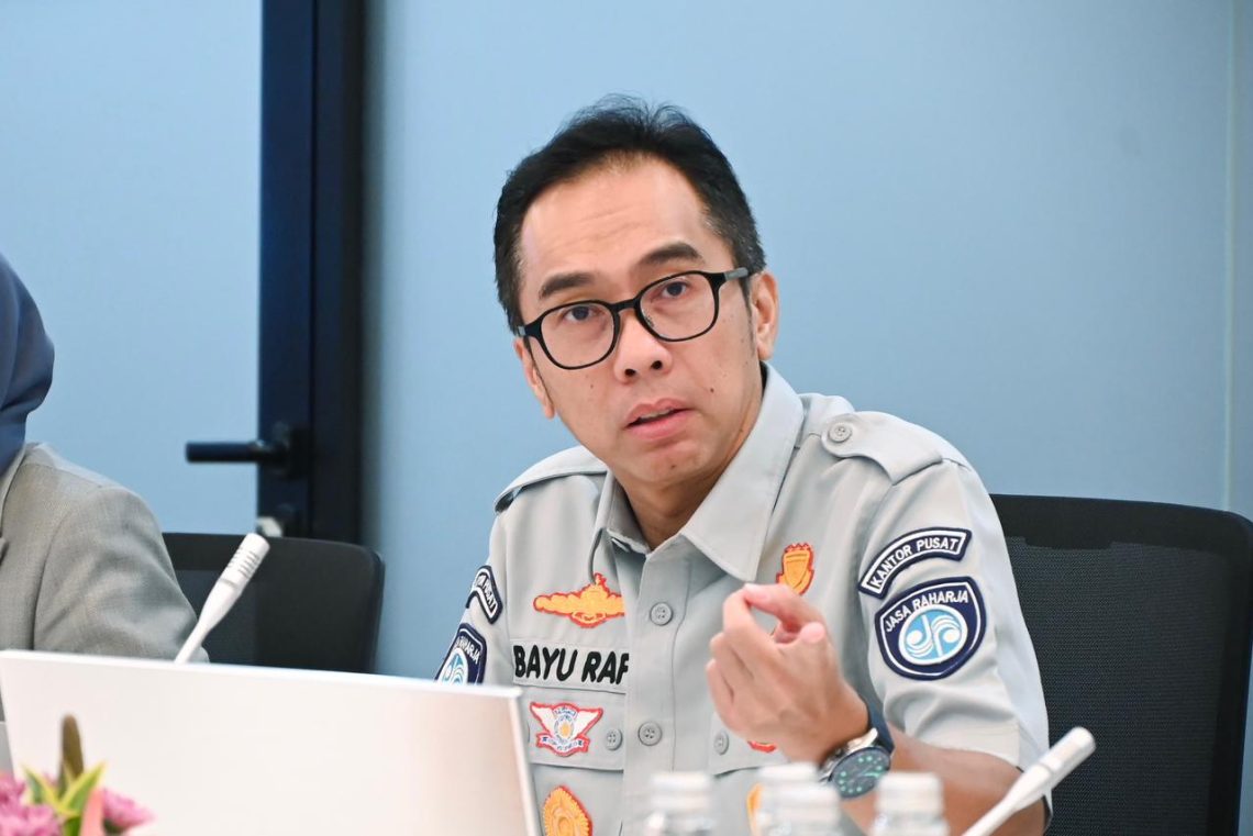 Direktur Keuangan Jasa Raharja Bayu Rafisukmawan menyampaikan komitmen transformasi tata kelola keuangan melalui implementasi Sentralisasi Pembayaran Transaksi Keuangan, sebagai upaya meningkatkan efisiensi, transparansi, dan akurasi layanan kepada masyarakat, Jakarta, 10 Desember 2025. (Dok: Humas Jasa Raharja)