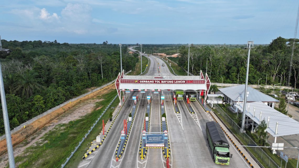 Suasana arus lalu lintas kendaraan di salah satu ruas Jalan Tol Trans Sumatera saat libur Natal 2025. (Dok: Hutama Karya)