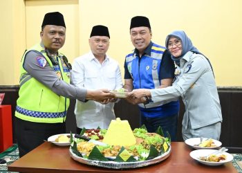 Jasa Raharja bersama Kementerian Perhubungan, Korlantas Polri, dan Jasa Marga mengikuti doa bersama pengamanan Nataru 2025–2026 di Command Center KM 29, Cikarang. Foto: Humas Jasa Raharja