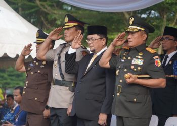 Danrem 042/Gapu Brigjen TNI Heri Purwanto menghadiri Upacara HUT Korpri ke-54 di Lapangan Kantor Gubernur Jambi. (Dok: Rahmat)