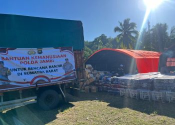 Bantuan Kemanusiaan Polda Jambi Akhirnya Tiba di Lokasi Banjir Sumbar. (Dok: Alpin)