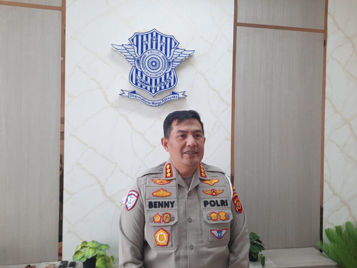 Dirlantas Polda Jambi, Kombes Pol Adi Benny Cahyono saat di ruang kerja Ditlantas Polda Jambi. (Dok: Alpin)