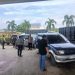 Petugas Polsek Kotabaru memeriksa kendaraan berbarcode MyPertamina yang tidak dapat menunjukkan STNK di SPBU Pall 7, Jalan Surya Dharma, Pall V, Kotabaru, Kota Jambi, Selasa (09/12/2025). (Dok: Alpin)