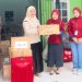 Tim CSR PT Sinar Sentosa Primatama menyerahkan bantuan tanggap darurat untuk korban bencana di wilayah Sumatra. Jambi, Rabu (10/12/2025). (Dok: Rudi)