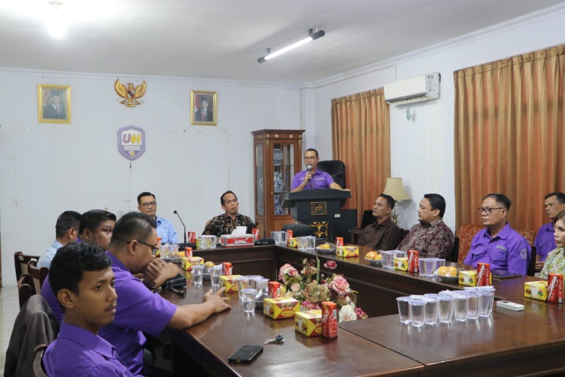 Ketua BPH UNH Ferdy SH menerima kunjungan IKA UNH dalam pertemuan sinergi penguatan kelembagaan di Kampus UNH Sipin, Jambi, Kamis (11/12). (Dok: Rudi)