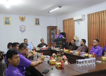 Ketua BPH UNH Ferdy SH menerima kunjungan IKA UNH dalam pertemuan sinergi penguatan kelembagaan di Kampus UNH Sipin, Jambi, Kamis (11/12). (Dok: Rudi)