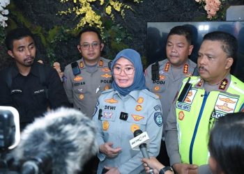 Plt. Direktur Utama Jasa Raharja, Dewi Aryani Suzana, menyampaikan dukungan dalam survei kesiapan Operasi Lilin 2025 di Puncak, Bogor. (Dok: Humas Jasa Raharja)