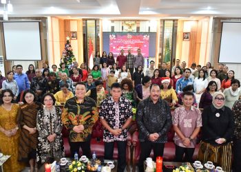 Jajaran Kejaksaan Tinggi Jambi mengikuti Perayaan Natal Warga Kejaksaan RI Tahun 2025 secara daring yang dipusatkan di Bandiklat Kejaksaan Agung RI, berlangsung khidmat dan penuh sukacita di Aula Lantai 4 Kejaksaan Tinggi Jambi, Kota Jambi. (Dok: Rudi)