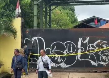 gudang minyak ilegal milik PT KTA (Kerinci Toba Abadi) di kawasan Pal Merah, RT 10, Kota Jambi disegel polisi. (Dok: Istimewa)