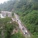Petugas HKI bersama unsur kepolisian dan pemerintah daerah melakukan uji coba open traffic kendaraan roda empat di ruas Padang Panjang–Sicincin via Lembah Anai, Sumatra Barat, Selasa (16/12/2025). (Dok: Hutama Karya)
