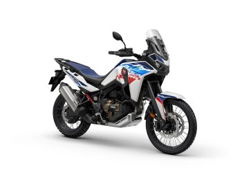 Honda CRF1100L Africa Twin terbaru tampil dengan pilihan warna dan striping baru yang semakin menegaskan karakter motor adventure tangguh untuk jelajah on-road dan off-road di berbagai medan. (Dok: sinsen)