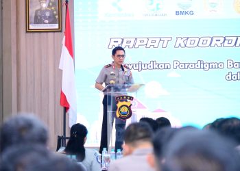 Kapolda Jambi Irjen Pol. Krisno H. Siregar memimpin Rapat Koordinasi Lintas Sektoral pengamanan Natal 2025 dan Tahun Baru 2026 di Aula Gedung Siginjai Polda Jambi, Rabu (17/12/2025).