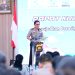 Kapolda Jambi Irjen Pol. Krisno H. Siregar memimpin Rapat Koordinasi Lintas Sektoral pengamanan Natal 2025 dan Tahun Baru 2026 di Aula Gedung Siginjai Polda Jambi, Rabu (17/12/2025).