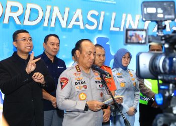 Wakapolri Komjen Pol. Dedy Prasetyo menyampaikan Kesiapan Natal 2025 dan Tahun Baru 2026 di Gedung STIK-PTIK Polri, Jakarta, Senin (15/12/2025),(Dok. Humas JR)