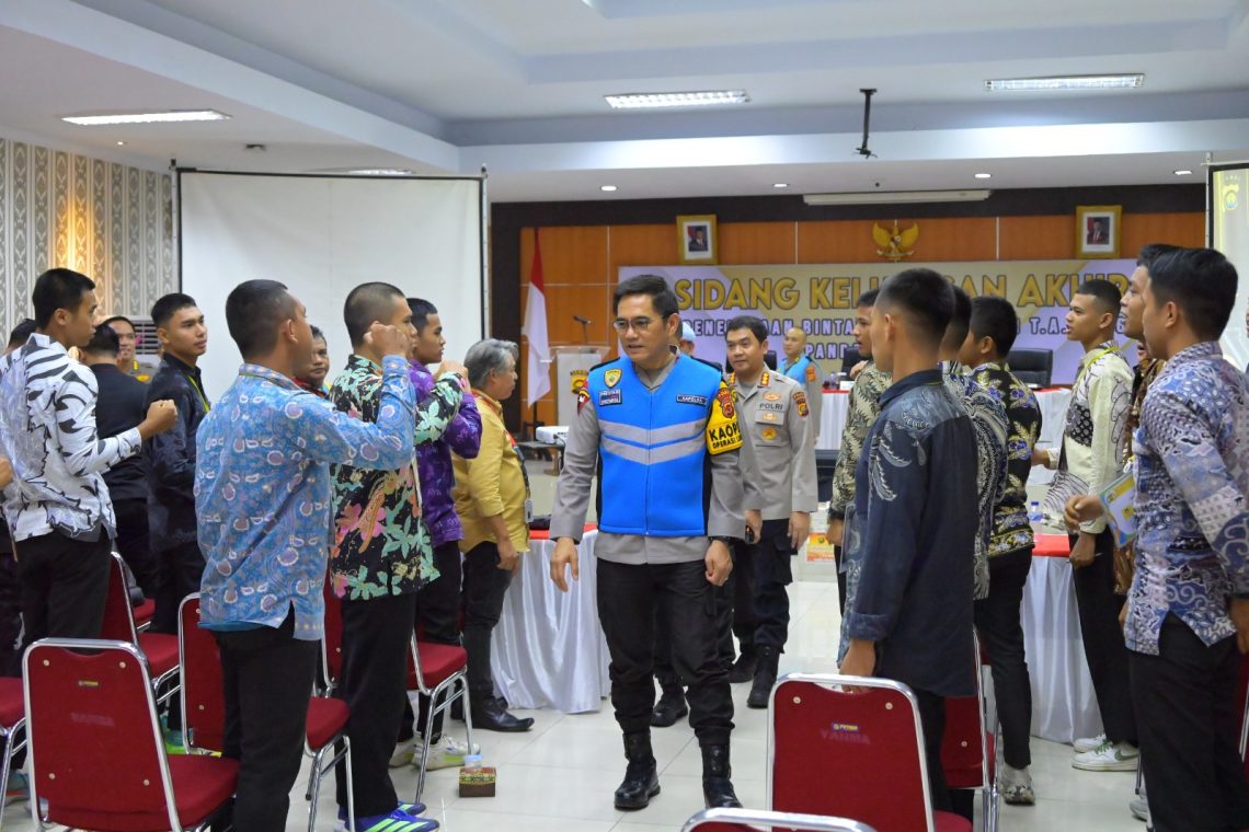 Kapolda Jambi Irjen Pol Krisno H Siregar saat memimpin Sidang Kelulusan Akhir Penerimaan Bintara Brimob Polri Tahun Anggaran 2026. (Dok: Alpin)