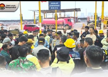 Kapolres Morowali Utara AKBP Reza Khomeini memimpin langsung mediasi antara pihak PT SEI dan kelompok masyarakat terkait sengketa lahan di kawasan Workshop PT GDT, sebagai upaya menjaga situasi kamtibmas tetap kondusif dan mendorong penyelesaian secara musyawarah. (DOk: Humas Polres Morut)