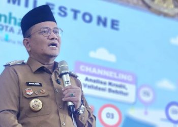 Wali Kota Jambi, Maulana, memberikan arahan kepada para ketua RT, lurah, dan camat terkait pembangunan jaringan gas rumah tangga. (Dok: Rudi)
