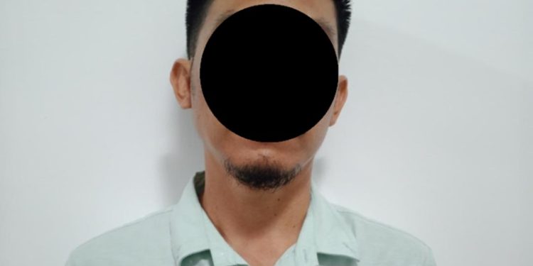 Pelaku penganiayaan berinisial BI (40) diamankan di Polsek Kota Baru setelah membacok seorang warga di kawasan Kenali Asam, Kota Jambi. (Dok: Alpin)
