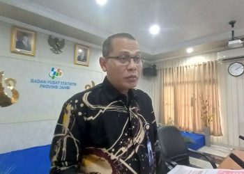 Kepala BPS Provinsi Jambi Agus Sudibyo menyampaikan rilis data perkembangan impor Provinsi Jambi November 2025. (Dok: Rudi)