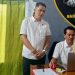 Petugas Unit Reskrim Polsek Sarolangun mengamankan pelaku pengancaman beserta barang bukti berupa senjata tajam jenis celurit, Selasa (20/1/2026).