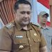 Bupati Merangin H M Syukur didampingi jajaran Pemkab Merangin saat memberikan keterangan terkait perluasan Program Jamkesda Tahun 2026 yang menjamin layanan kesehatan bagi 38.748 warga kurang mampu, Senin (13/1). (Dok:  Rudi)