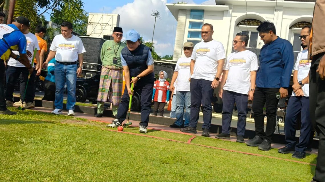 Gubernur Jambi Al Haris bermain Gateball. (Dok: Rahmat)