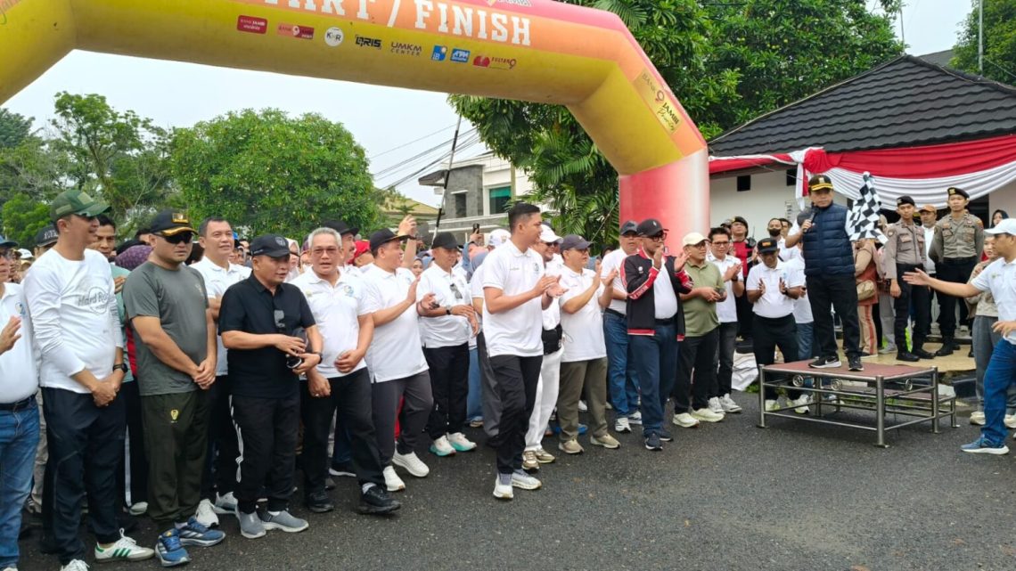 Gubernur Al Haris Lepas Ribuan Peserta Jalan Santai dan Kunjungi Pasar Tani HUT Provinsi Jambi. (Dok: Rahmat)