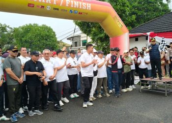 Gubernur Al Haris Lepas Ribuan Peserta Jalan Santai dan Kunjungi Pasar Tani HUT Provinsi Jambi. (Dok: Rahmat)