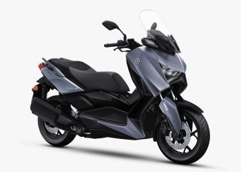 Yamaha XMAX Connected tampil semakin premium dengan varian warna baru Metallic Blue dan Ceramic Grey. Skutik 250cc andalan Yamaha ini dipasarkan mulai Rp 66 jutaan OTR Jambi. (Dok:Yamaha DDS Jambi)