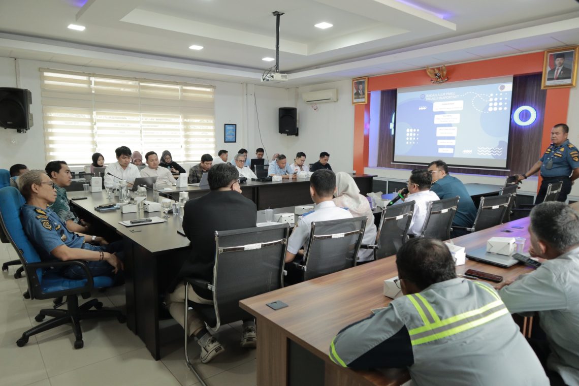 PT Pelabuhan Indonesia (Persero) Regional 2 Jambi menerapkan sistem Single Truck Identification Data (STID) terintegrasi Inaportnet di Gate Terminal Petikemas Pelabuhan Talang Duku. (Dok: Rudi)