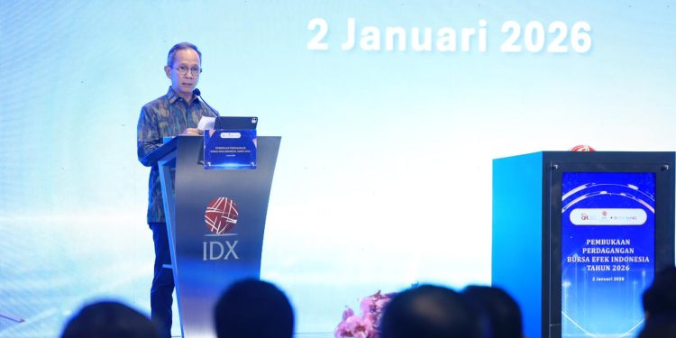Ketua Dewan Komisioner OJK Mahendra Siregar, dalam sambutannya pada Pembukaan Perdagangan Perdana Bursa Efek Indonesia Tahun 2026 di Gedung Bursa Efek Indonesia. (Dok: OJK)