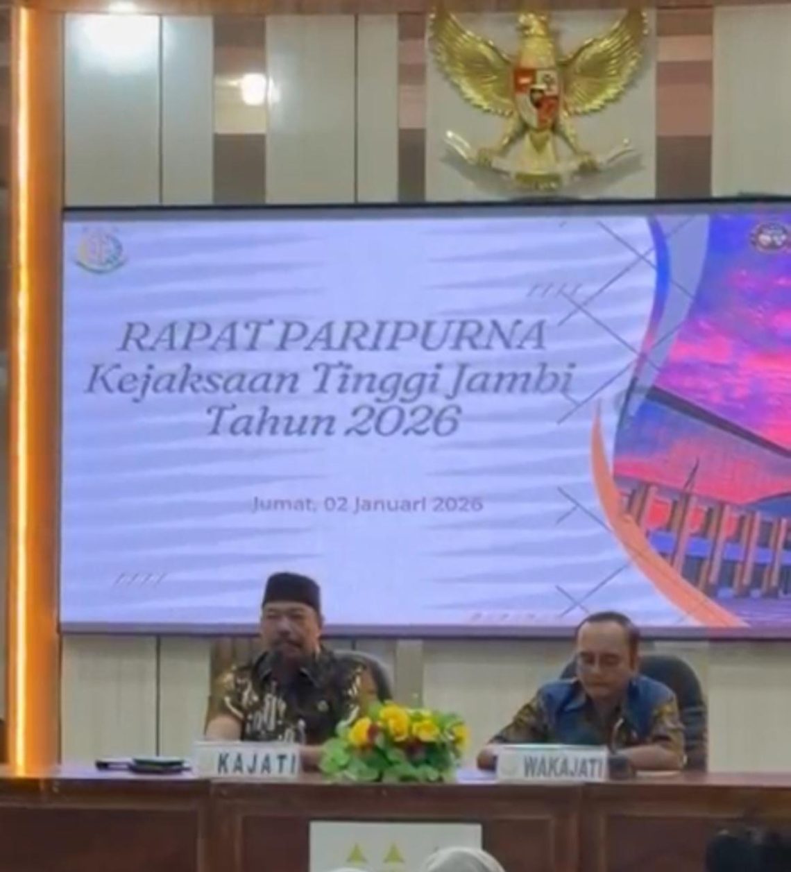Kajati Jambi Sugeng Hariadi dan Wakajati Jambi di Kantor Kejati Jambi. (Dok: Rudi)