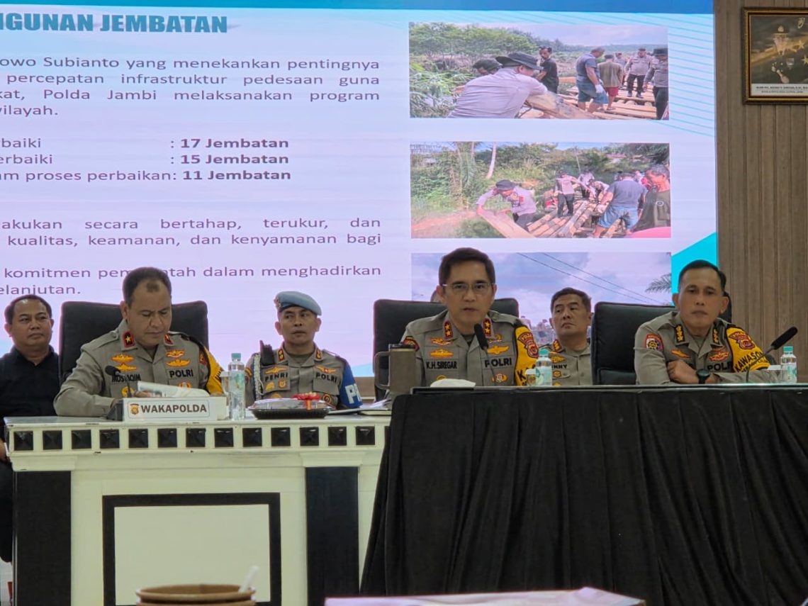 Kapolda Jambi Irjen Pol. Krisno H. Siregar memimpin Rilis Akhir Tahun 2025 Polda Jambi di Mapolda Jambi. (Dok: Alpin)