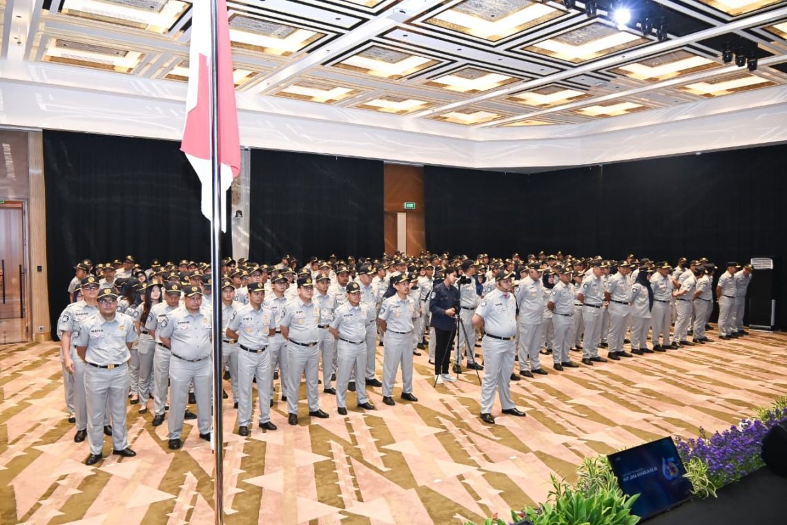 Upacara peringatan HUT ke-65 Jasa Raharja dilaksanakan secara hybrid dan diikuti seluruh insan Jasa Raharja di Kantor Pusat, kantor wilayah, serta kantor cabang di seluruh Indonesia. (Dok: Humas JR)
