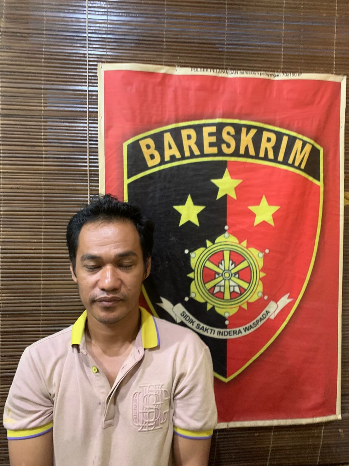 pelaku pemnganiayaan saat diamankan Polsek Pelayangan. (Dok: Alpin)