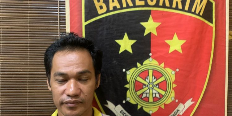 pelaku pemnganiayaan saat diamankan Polsek Pelayangan. (Dok: Alpin)
